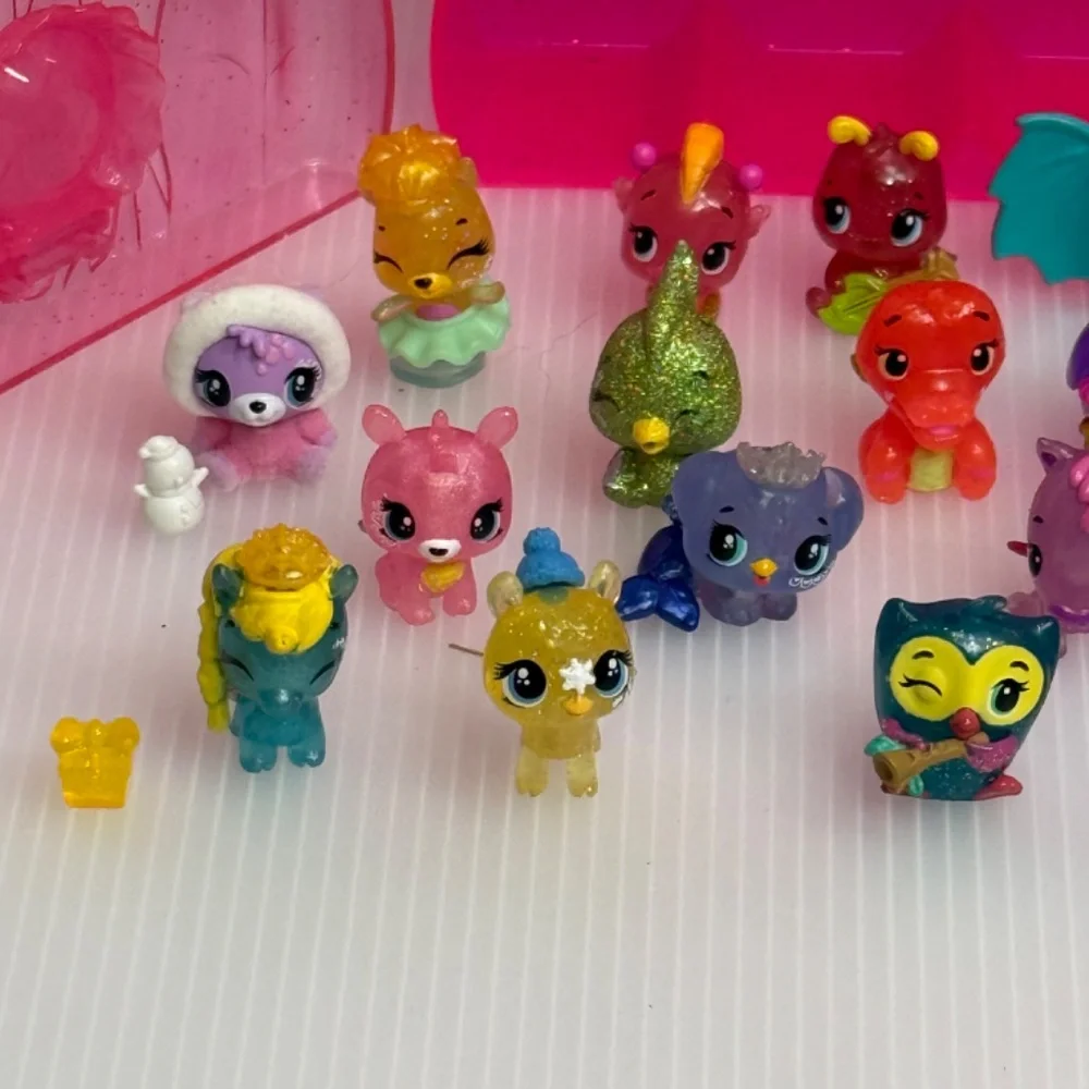 Hatchimals Colleggtibles Lot Pink Collectors Case with 25 Hatchimals Rare Figure